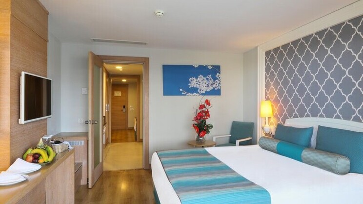 Sherwood Exclusive Lara